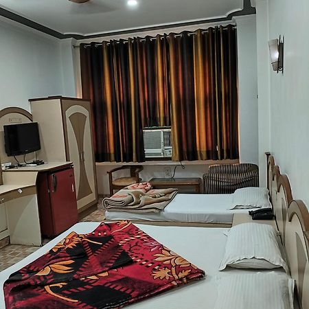 Hotel Yatri International New Delhi Luaran gambar