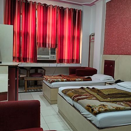 Hotel Yatri International New Delhi Luaran gambar