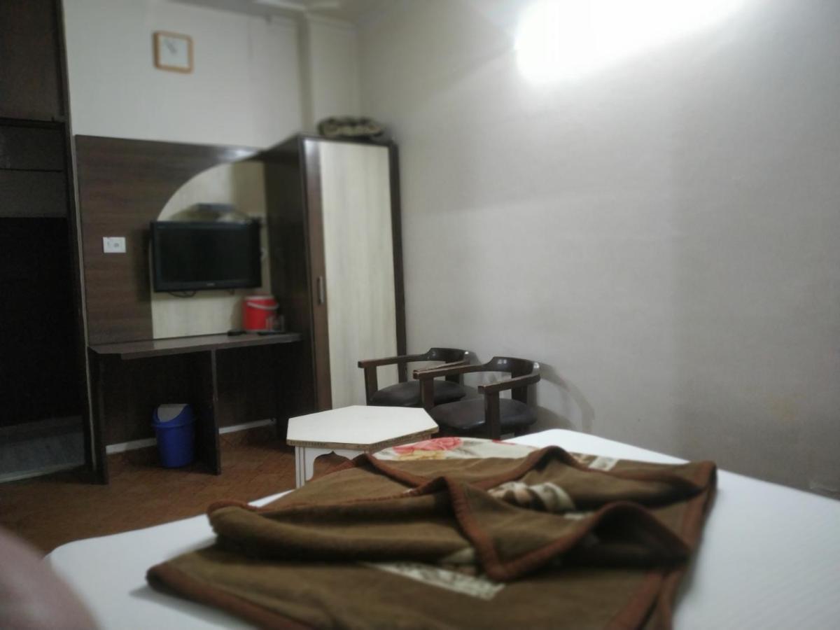 Hotel Yatri International New Delhi Luaran gambar