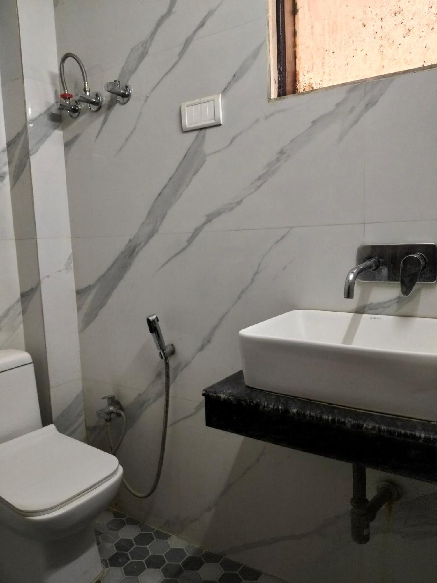 Hotel Yatri International New Delhi Luaran gambar