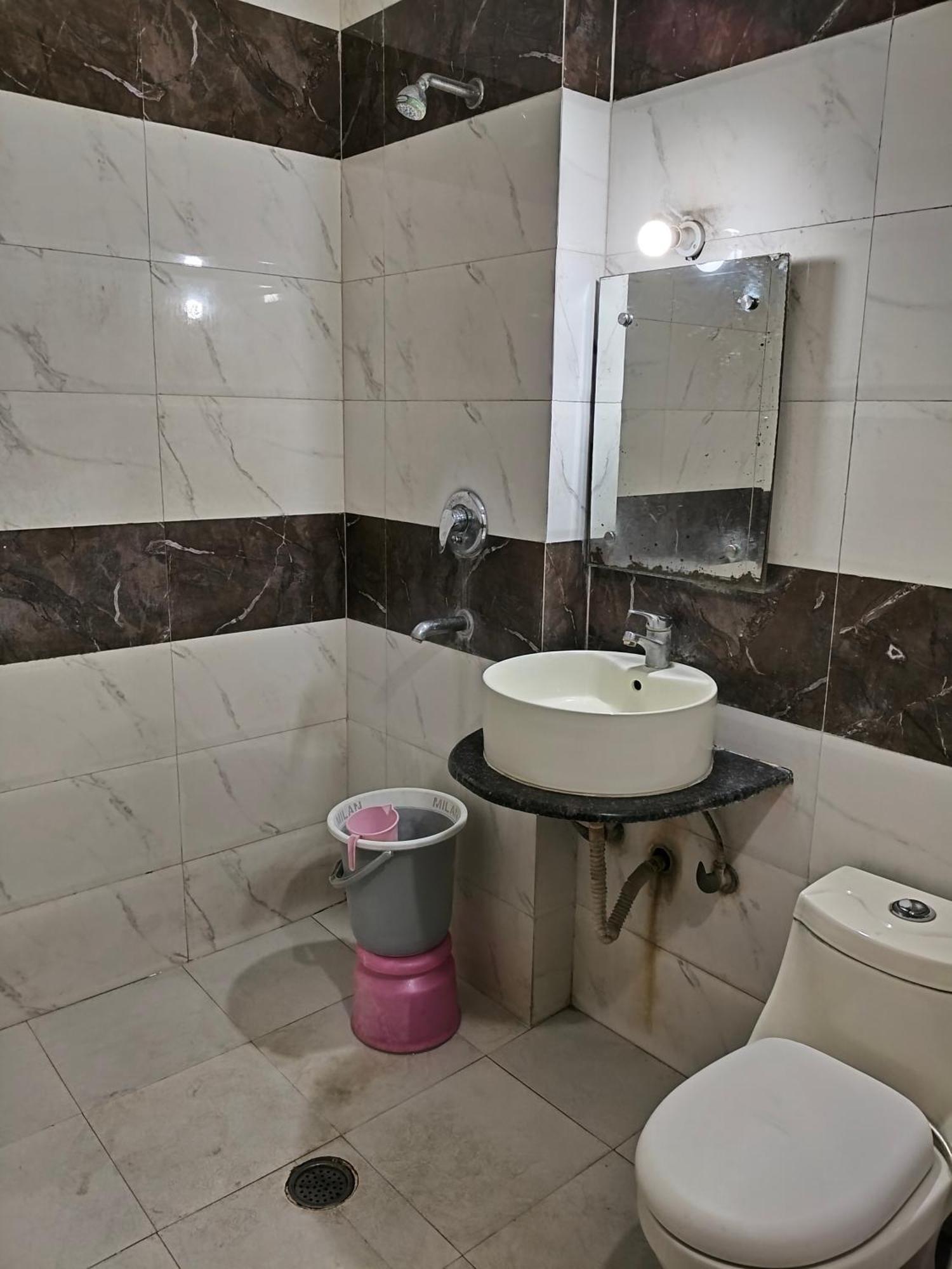 Hotel Yatri International New Delhi Luaran gambar