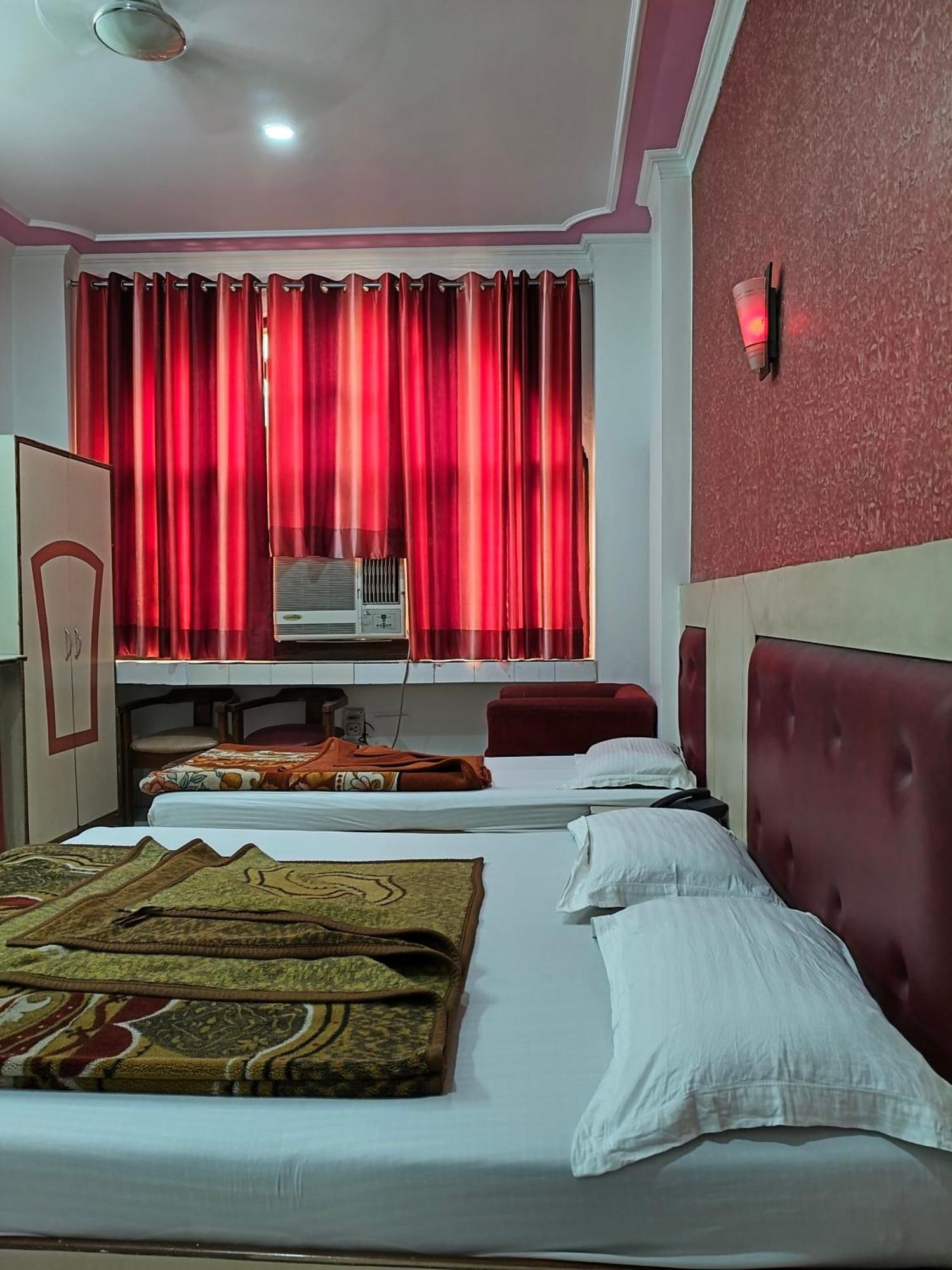 Hotel Yatri International New Delhi Bilik gambar
