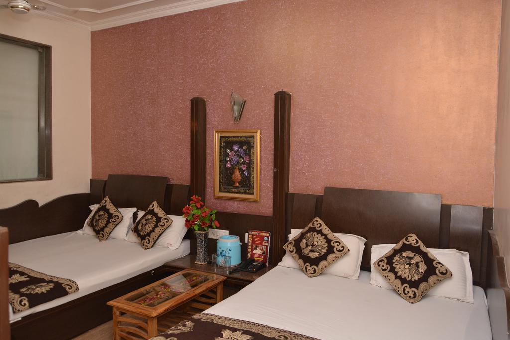 Hotel Yatri International New Delhi Luaran gambar