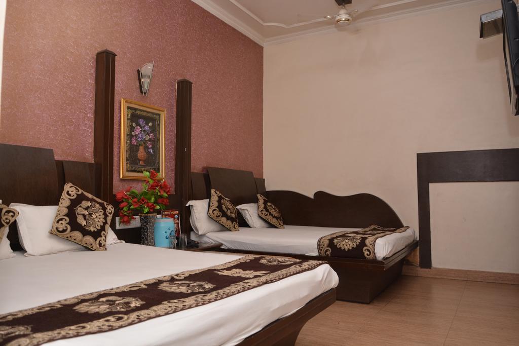 Hotel Yatri International New Delhi Luaran gambar