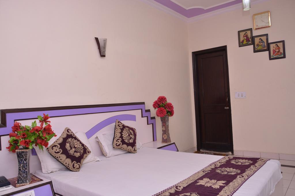 Hotel Yatri International New Delhi Luaran gambar