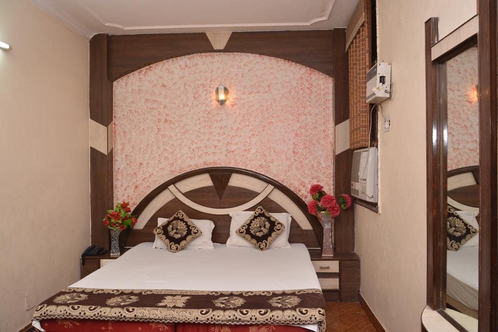 Hotel Yatri International New Delhi Luaran gambar