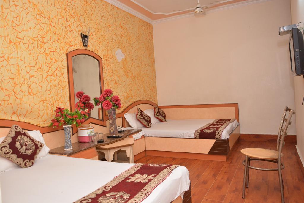Hotel Yatri International New Delhi Luaran gambar