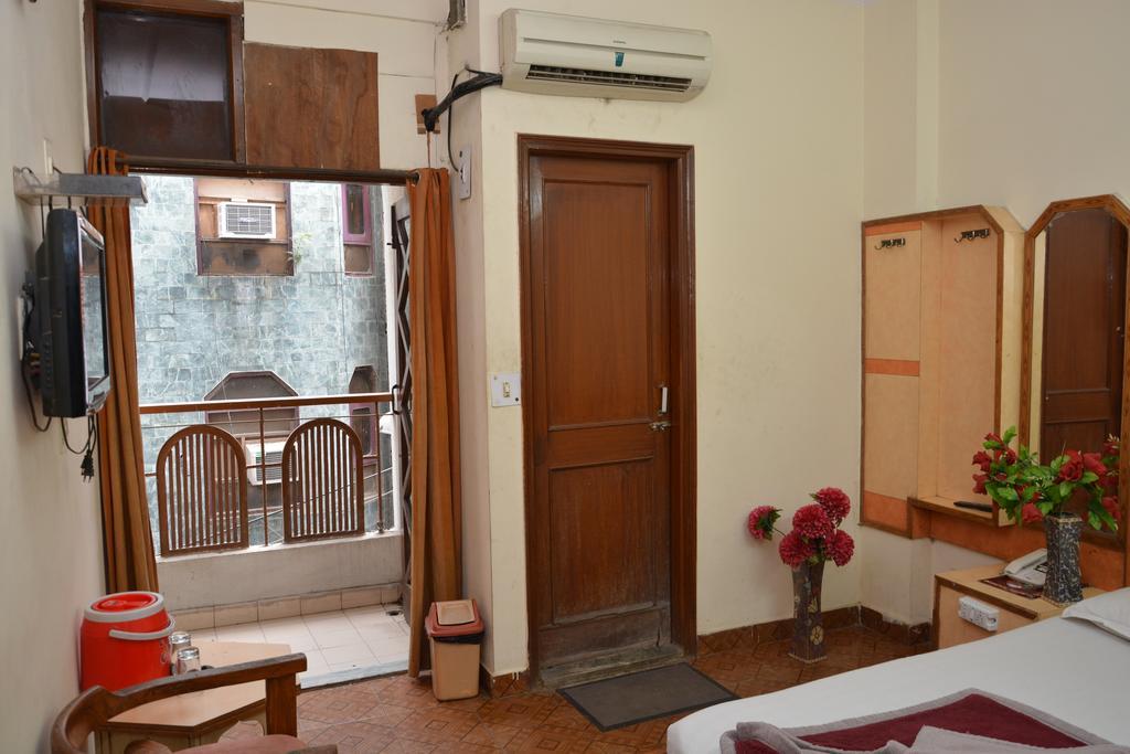 Hotel Yatri International New Delhi Luaran gambar