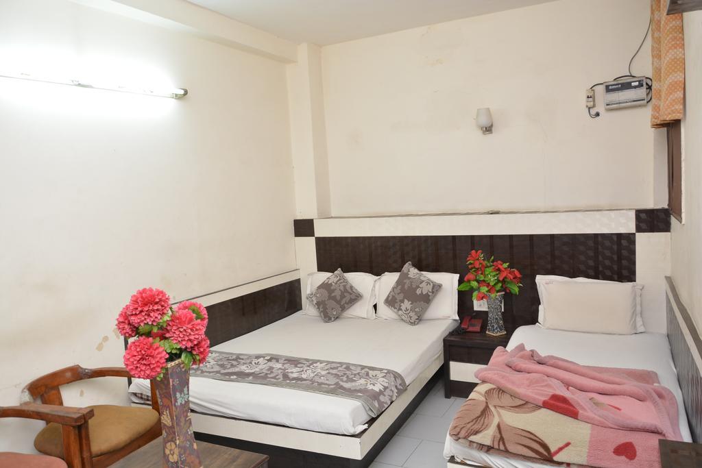 Hotel Yatri International New Delhi Luaran gambar