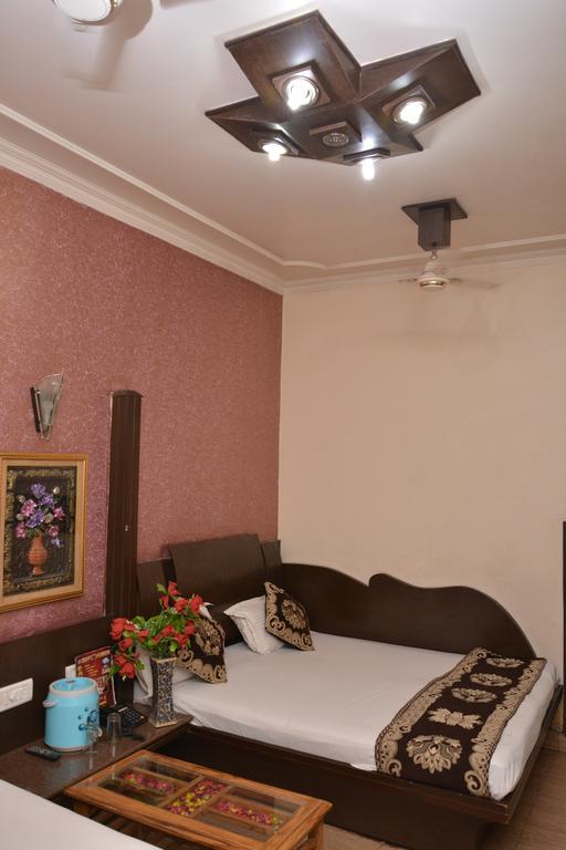 Hotel Yatri International New Delhi Luaran gambar