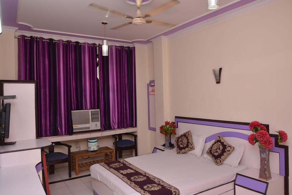 Hotel Yatri International New Delhi Luaran gambar
