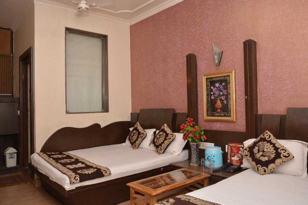 Hotel Yatri International New Delhi Luaran gambar