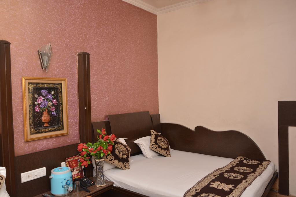 Hotel Yatri International New Delhi Luaran gambar