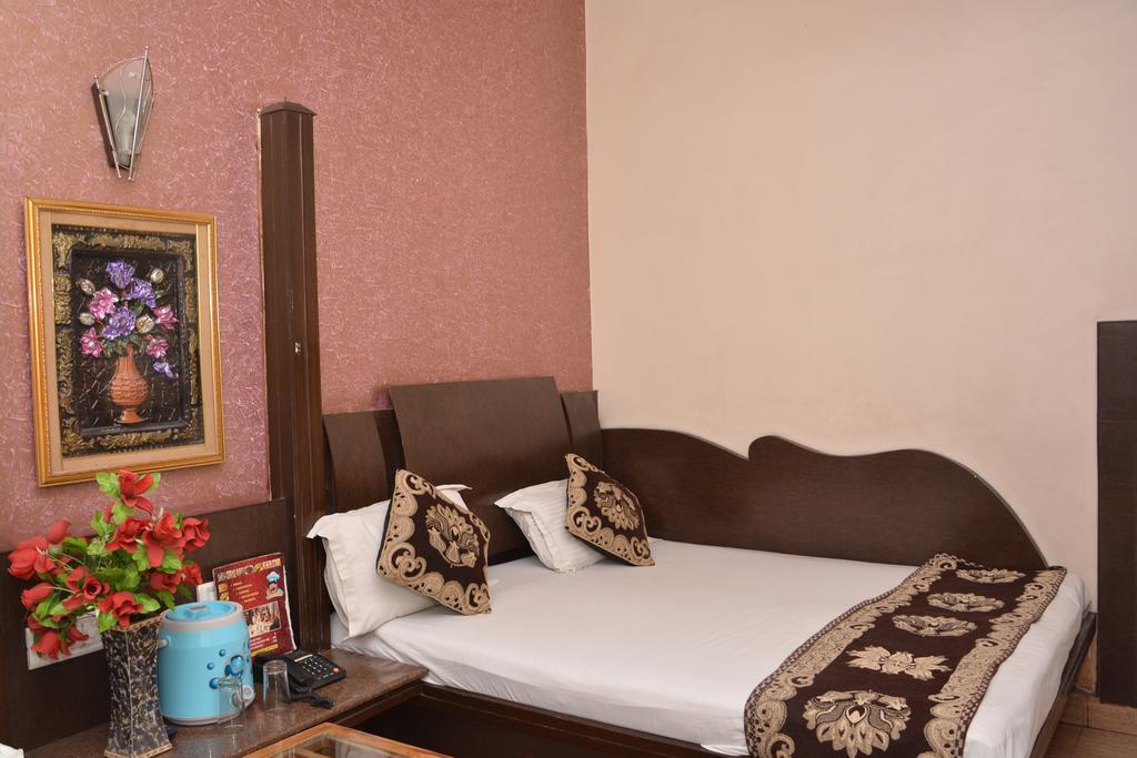 Hotel Yatri International New Delhi Luaran gambar