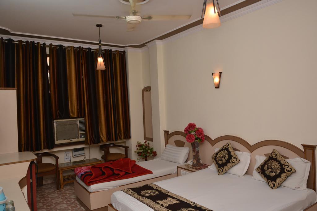 Hotel Yatri International New Delhi Luaran gambar
