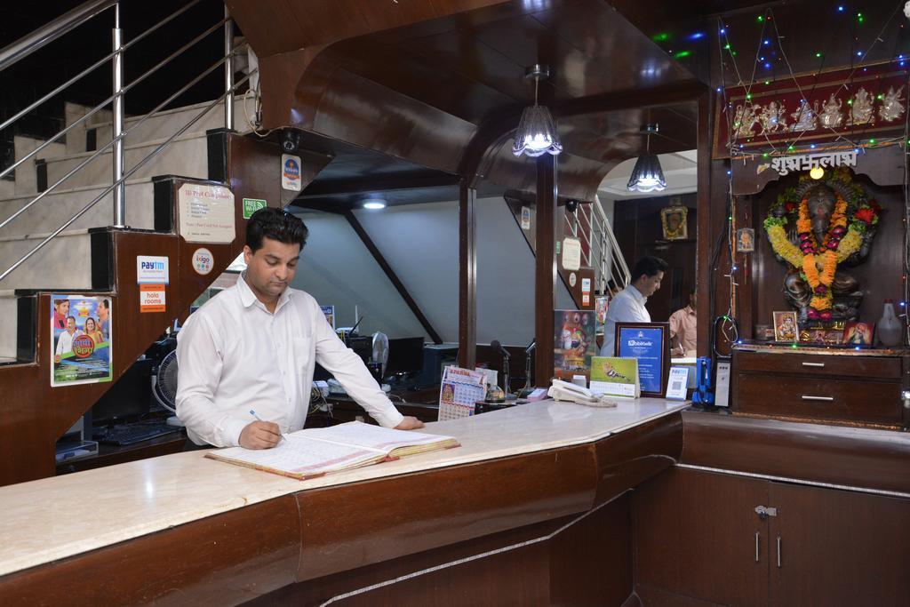 Hotel Yatri International New Delhi Luaran gambar