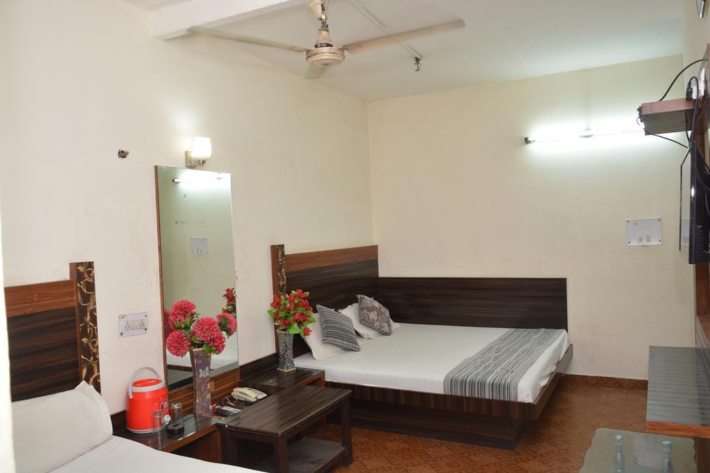Hotel Yatri International New Delhi Luaran gambar