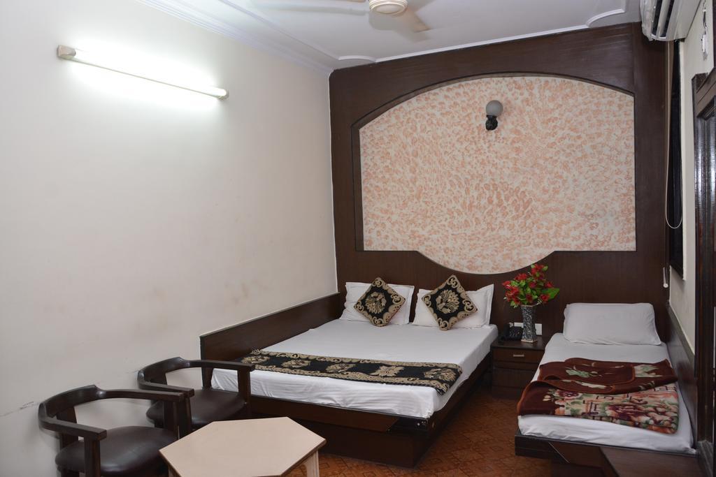 Hotel Yatri International New Delhi Luaran gambar