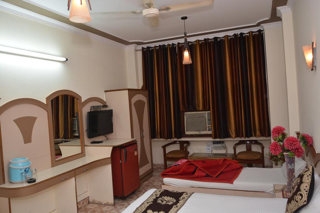 Hotel Yatri International New Delhi Luaran gambar